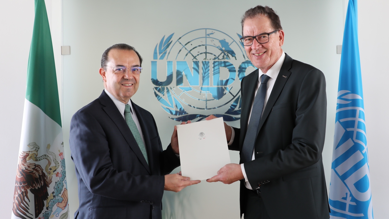 His Excellency H.E. Mr. José Antonio ZABALGOITIA TREJO, presents his credentials as Permanent Representative of Mexico to UNIDO to the Director General, Mr. Gerd Müller